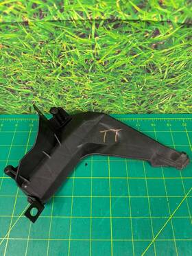 8j0807453b Audi 2008 Tt - Rear Left Bumper Guide / Bracket Oem