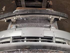 105-58900b Bmw Front Bumper With Park Assist Fits 02-05 745i 1614527