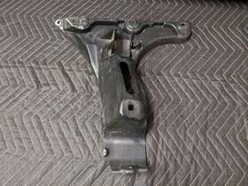 51127178186 Bmw E60 5-series Rear Right Bumper Mount