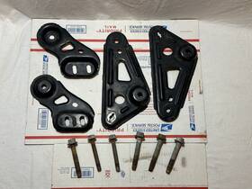 22982755 Chevrolet 2016 - 2025 Malibu Front And Rear Subframe Mount Brackets Set Of 4 Oem