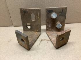 3848223 Chevrolet 3848224 1963-1967 Corvette Rear Center Bumper Bracket Set Lh Rh Used C