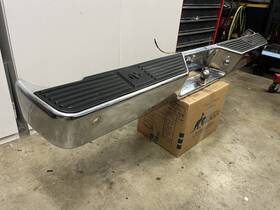 82400656 Dodge Trucks 1987-1996 Dakota Chrome Rear Step Bumper With Brackets Oem