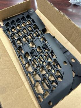 21-28985-003 Freightliner Bumper Screen -