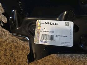 84742544 General Motors Radiator Support Brackets Passenger Right Side Hand For Gmc Yukon Xl