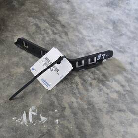 20986162 Gm 2013-2016 Buick Enclave Right Front Bumper Retainer Bracket Passenger
