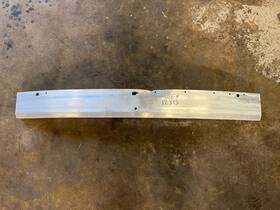 22782461 Gm 13-19 Cadillac Xts - Front Bumper Reinforcement Face Impact Bar Oem