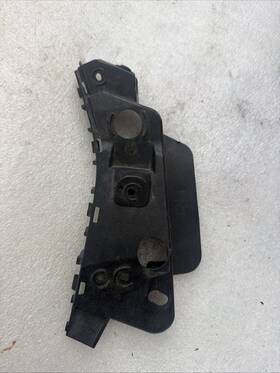 90922459 Gm Oem 14-16 Buick Lacrosse Front Bumper Guide Bracket Passenger Side