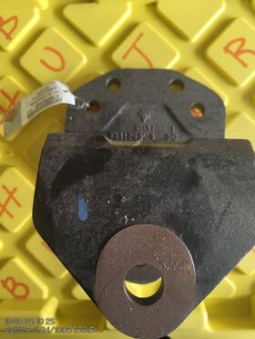 3541828c3 International Front Support Bracket