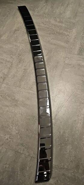 3cn061195adml Oem Vw 21-23 Atlas Rear Bumper Protection Plate Chrome Used