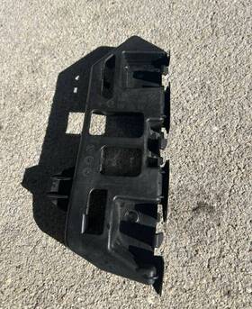 Porsche 7p5 807 484 2011-2018 Cayenne Rear Right Side Bumper Guide Bracket Support Mount