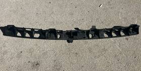 7p5807863 Porsche 2011-2018 Cayenne Rear Bumper Cover Panel Center Mount Bracket Oem
