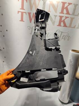 9y0807177-c Porsche Cayenne Front Bumper Guide Right Support Bracket 2019-2020-2021 Oem
