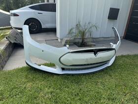 1010151-00 Tesla 2012-2015 Model S Front Bumper Factory Oem Pbsb Black