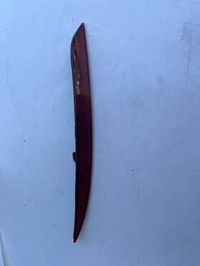 1800035-00 Tesla Model Y Reflector Rear Bumper Red Lens Trim 2023 Oem