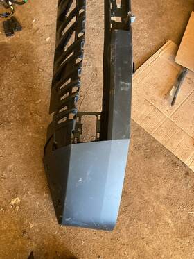 1896360-99-d Tesla 1896360-00-b Cybertruck Front Bumper 2024 Damaged In The