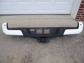 190-60203b-ic Toyota 2016-2022 Tacoma Rear Bumper White Ends Tow Package Sensor Holes Oem