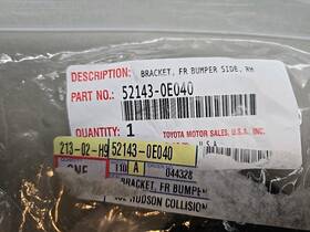 52143-0e040 Toyota 521430e040 2024-2025 Grand Highlander Front Bumper Right Bracket New Oem