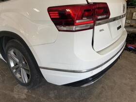 3cn807305 Volkswagen Used Rear Bumper Assembly Fits 2018 Atlas Without R-line Awd With Park Assi